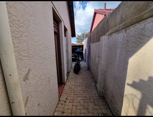 3 BEDROOM HOUSE FOR SALE IN NEWLANDS